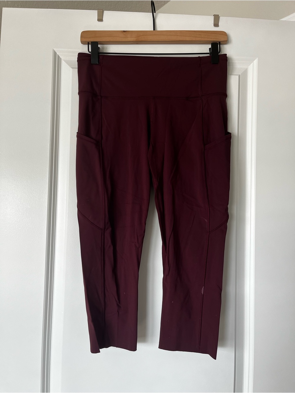 Well loved Women's High-Rise Burgundy Active Capri with Side Pockets